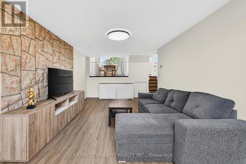 720 Parkview Crescent, Cambridge, ON - Indoor Photo Showing Living Room