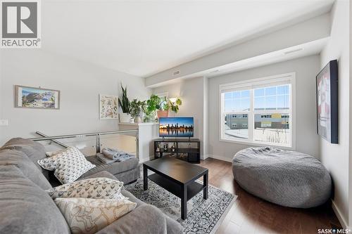 103 1120 Hampton Circle, Saskatoon, SK - Indoor Photo Showing Living Room