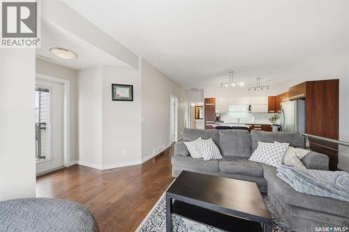 103 1120 Hampton Circle, Saskatoon, SK - Indoor Photo Showing Living Room