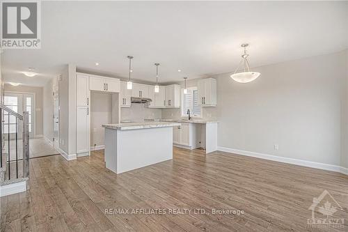 1219 Montblanc Crescent, Russell, ON - Indoor Photo Showing Kitchen With Upgraded Kitchen