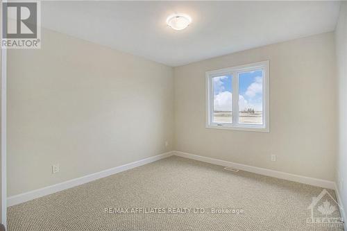 1219 Montblanc Crescent, Russell, ON - Indoor Photo Showing Other Room