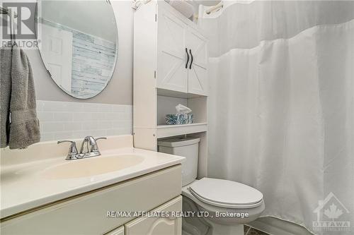 Updated main bath - 717 - 2000 Jasmine Crescent, Ottawa, ON - Indoor Photo Showing Bathroom