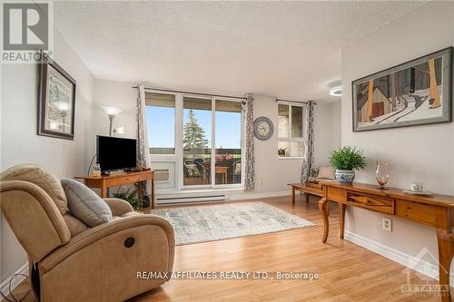 Laminate floors through main living areas - 717 - 2000 Jasmine Crescent, Ottawa, ON - Indoor Photo Showing Living Room