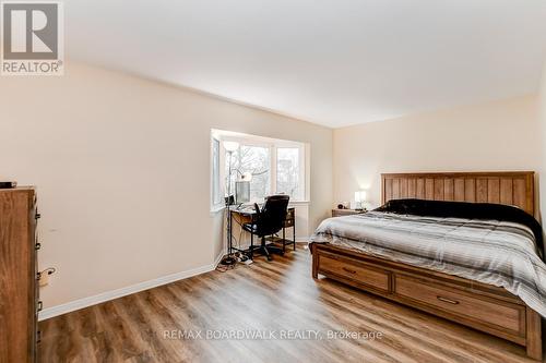 39 Inwood Drive, Ottawa, ON - Indoor Photo Showing Bedroom