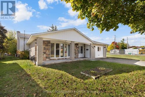 This Backsplit has a ton of space! - 164 Napoleon Street, Carleton Place, ON - Outdoor