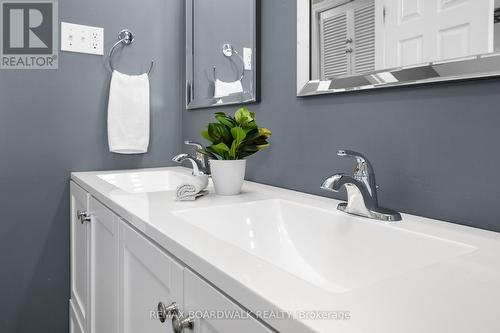 164 Napoleon Street, Carleton Place, ON - Indoor Photo Showing Bathroom