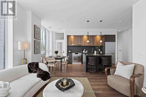 101 - 3071 Riverside Drive, Ottawa, ON - Indoor Photo Showing Living Room