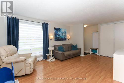 87A - 758 St Andre Drive, Ottawa, ON - Indoor Photo Showing Living Room