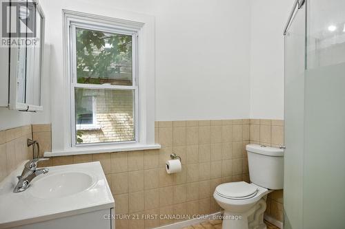 111 Wharncliffe Road N, London North (North N), ON - Indoor Photo Showing Bathroom