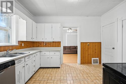 111 Wharncliffe Road N, London North (North N), ON - Indoor Photo Showing Kitchen With Double Sink