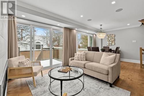 217 Belford Crescent, Ottawa, ON - Indoor Photo Showing Living Room