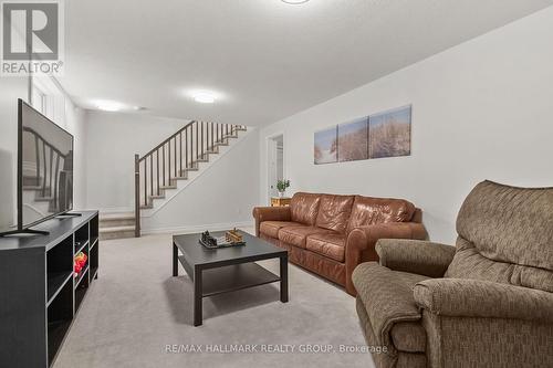 501 Parade Drive, Ottawa, ON - Indoor Photo Showing Living Room