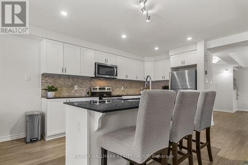 501 Parade Drive, Ottawa, ON - Indoor Photo Showing Kitchen With Upgraded Kitchen