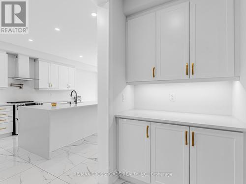 171 Busato Drive, Whitchurch-Stouffville, ON - Indoor Photo Showing Kitchen