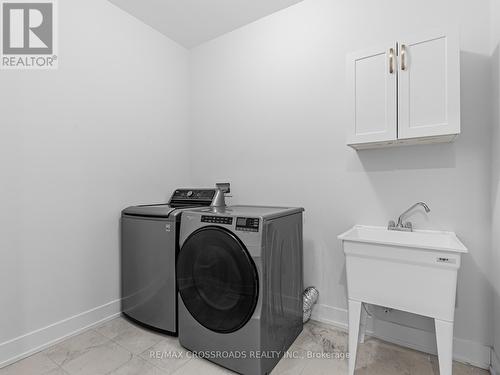 171 Busato Drive, Whitchurch-Stouffville, ON - Indoor Photo Showing Laundry Room