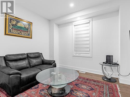 171 Busato Drive, Whitchurch-Stouffville, ON - Indoor Photo Showing Living Room