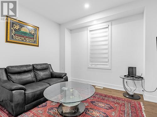 171 Busato Drive, Whitchurch-Stouffville, ON - Indoor Photo Showing Living Room