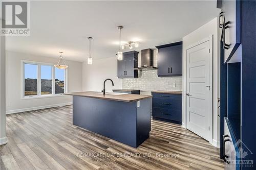409 Falcon Lane, Russell, ON - Indoor Photo Showing Kitchen With Upgraded Kitchen