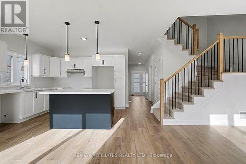 408 Falcon Lane, Russell, ON - Indoor Photo Showing Kitchen With Upgraded Kitchen