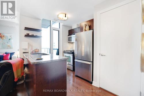 407 - 575 Byron Avenue, Ottawa, ON - Indoor Photo Showing Kitchen