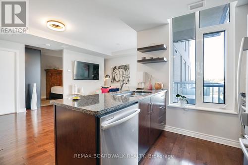 407 - 575 Byron Avenue, Ottawa, ON - Indoor Photo Showing Kitchen With Double Sink