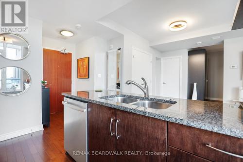 407 - 575 Byron Avenue, Ottawa, ON - Indoor Photo Showing Kitchen With Double Sink