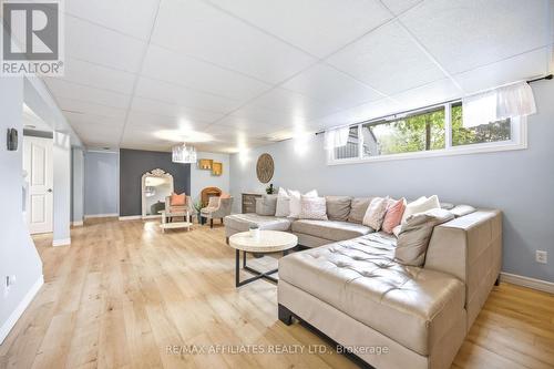121 Stamford Drive, Drummond/North Elmsley, ON - Indoor Photo Showing Living Room
