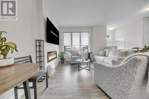 189 Beebalm Crescent, Ottawa, ON - Indoor Photo Showing Living Room With Fireplace