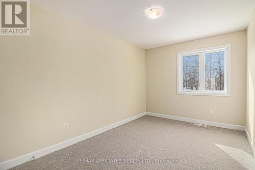 353 Voyageur Place, Russell, ON - Indoor Photo Showing Other Room