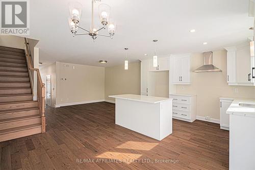 353 Voyageur Place, Russell, ON - Indoor Photo Showing Kitchen