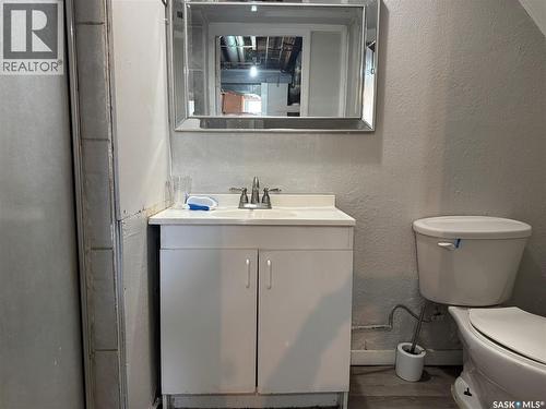201 Y Avenue S, Saskatoon, SK - Indoor Photo Showing Bathroom