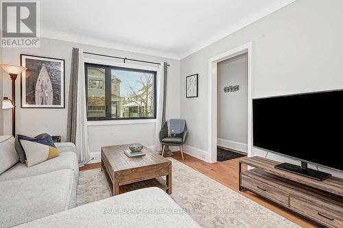 Living Room - 375 Winston Avenue, Ottawa, ON - Indoor Photo Showing Living Room