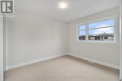 404 Falcon Lane, Russell, ON - Indoor Photo Showing Other Room