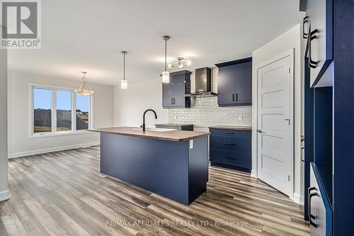 404 Falcon Lane, Russell, ON - Indoor Photo Showing Kitchen With Upgraded Kitchen