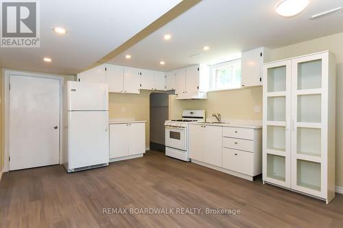 7032 Mason Street, Ottawa, ON - Indoor Photo Showing Kitchen