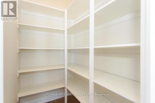 1060 Chablis Crescent, Russell, ON - Indoor With Storage