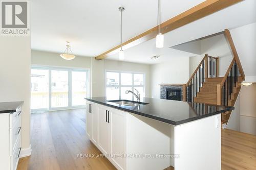 1060 Chablis Crescent, Russell, ON - Indoor Photo Showing Kitchen With Double Sink