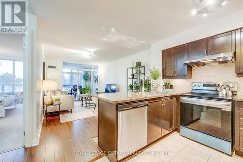 213 - 7363 Kennedy Road, Markham, ON - Indoor Photo Showing Kitchen With Stainless Steel Kitchen