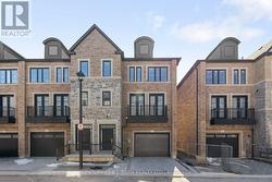 21 - 260 EAGLE STREET  Newmarket, ON L3Y 1K1