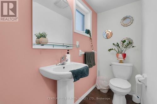 4 - 19 Cheltenham Road, Barrie, ON - Indoor Photo Showing Bathroom