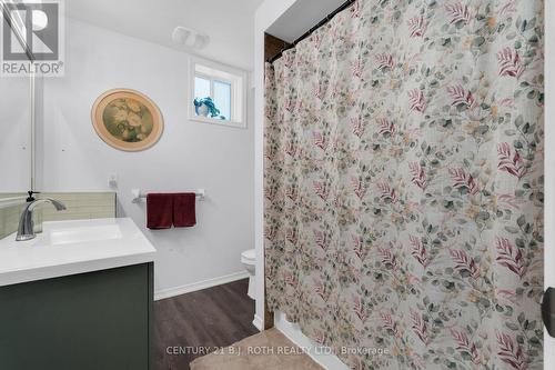 4 - 19 Cheltenham Road, Barrie, ON - Indoor Photo Showing Bathroom