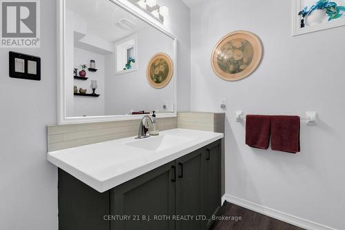 4 - 19 Cheltenham Road, Barrie, ON - Indoor Photo Showing Bathroom