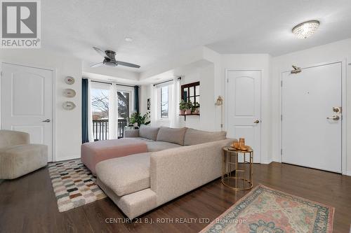 4 - 19 Cheltenham Road, Barrie, ON - Indoor Photo Showing Living Room