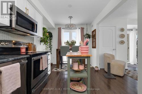 4 - 19 Cheltenham Road, Barrie, ON - Indoor Photo Showing Kitchen