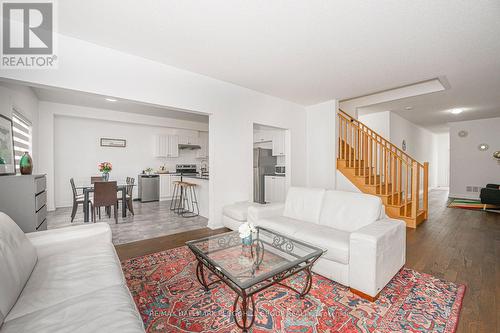 42 Alaskan Heights, Barrie, ON - Indoor Photo Showing Living Room