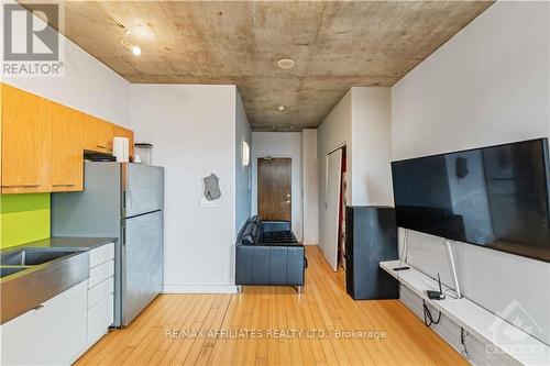 505 - 383 Cumberland Street, Ottawa, ON - Indoor Photo Showing Kitchen