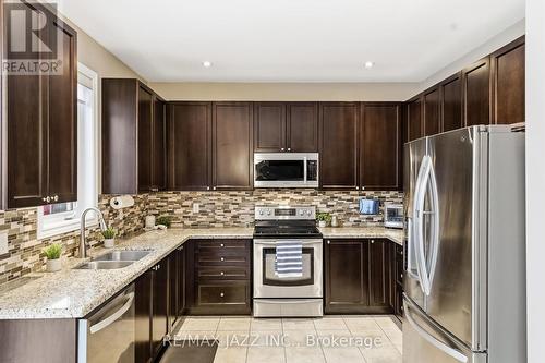 2415 Winlord Place, Oshawa (Windfields), ON - Indoor Photo Showing Kitchen With Double Sink With Upgraded Kitchen