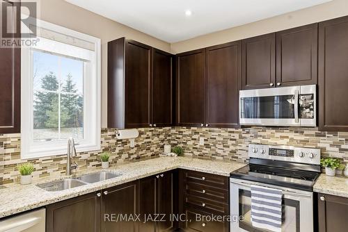2415 Winlord Place, Oshawa (Windfields), ON - Indoor Photo Showing Kitchen With Double Sink