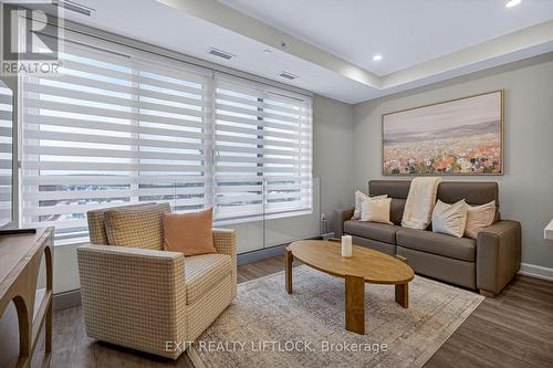 805 - 195 Hunter E, Peterborough (Ashburnham Ward 4), ON - Indoor Photo Showing Living Room