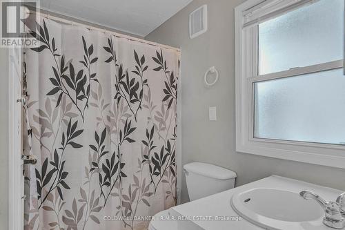 98 St Paul Street, Kawartha Lakes (Lindsay), ON - Indoor Photo Showing Bathroom